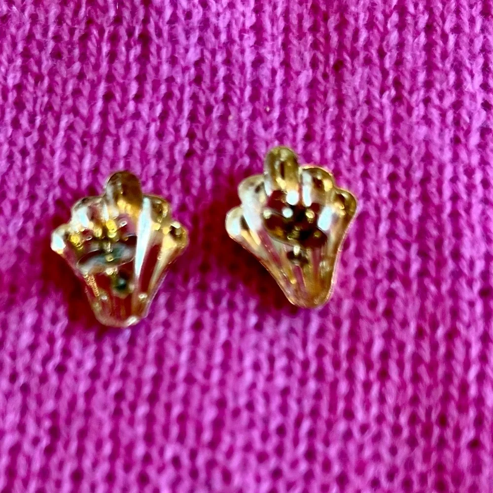 14k Gold Scallop Seashell Earrings - Picture 12 of 16